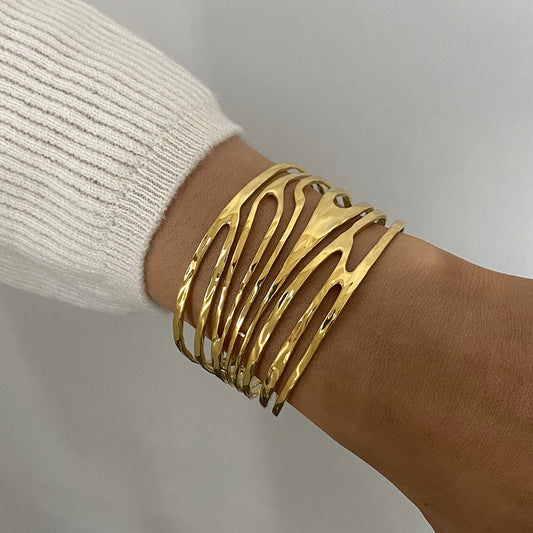 Stainless steel 18k gold-plated hollow bangle