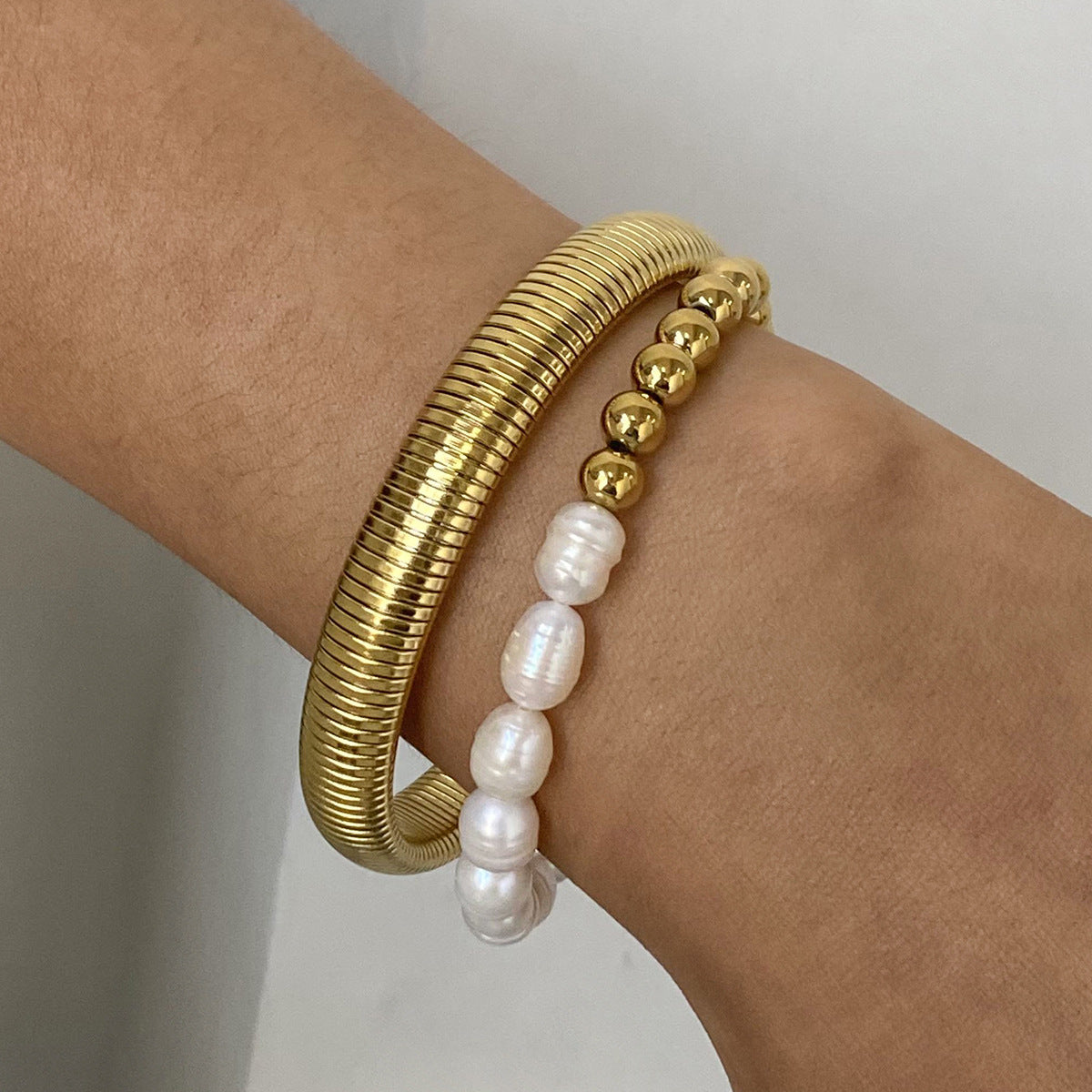 Stainless steel 18k gold-plated round beaded bracelet