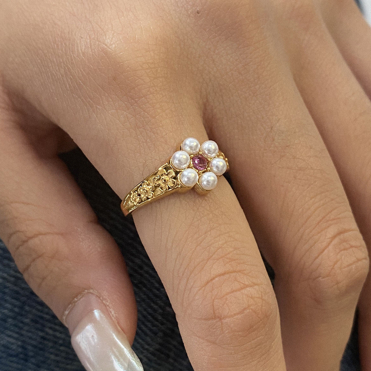 Stainless steel 18k gold-plated pearl flower ring