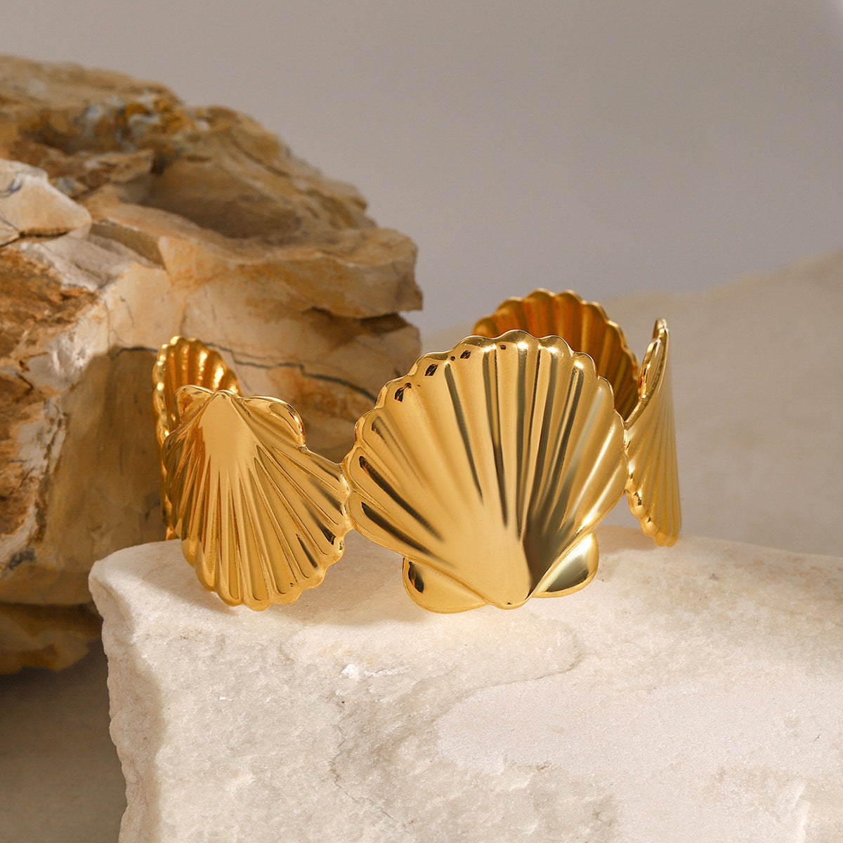 Stainless steel 18k gold-plated shell bangle