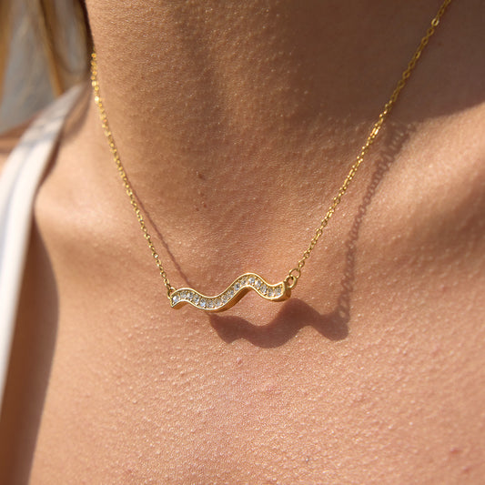 Minimalist Wavy Choker