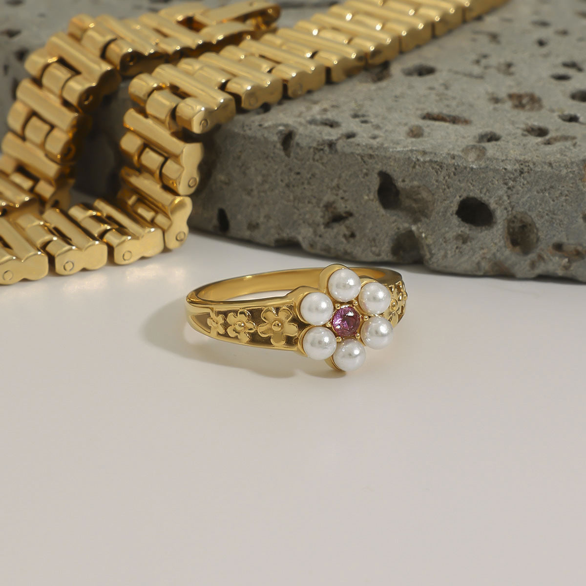 Stainless steel 18k gold-plated pearl flower ring