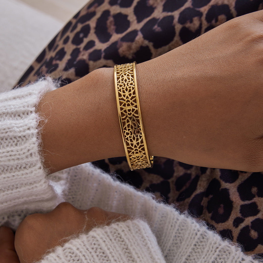 Stainless steel 18k gold-plated bangle