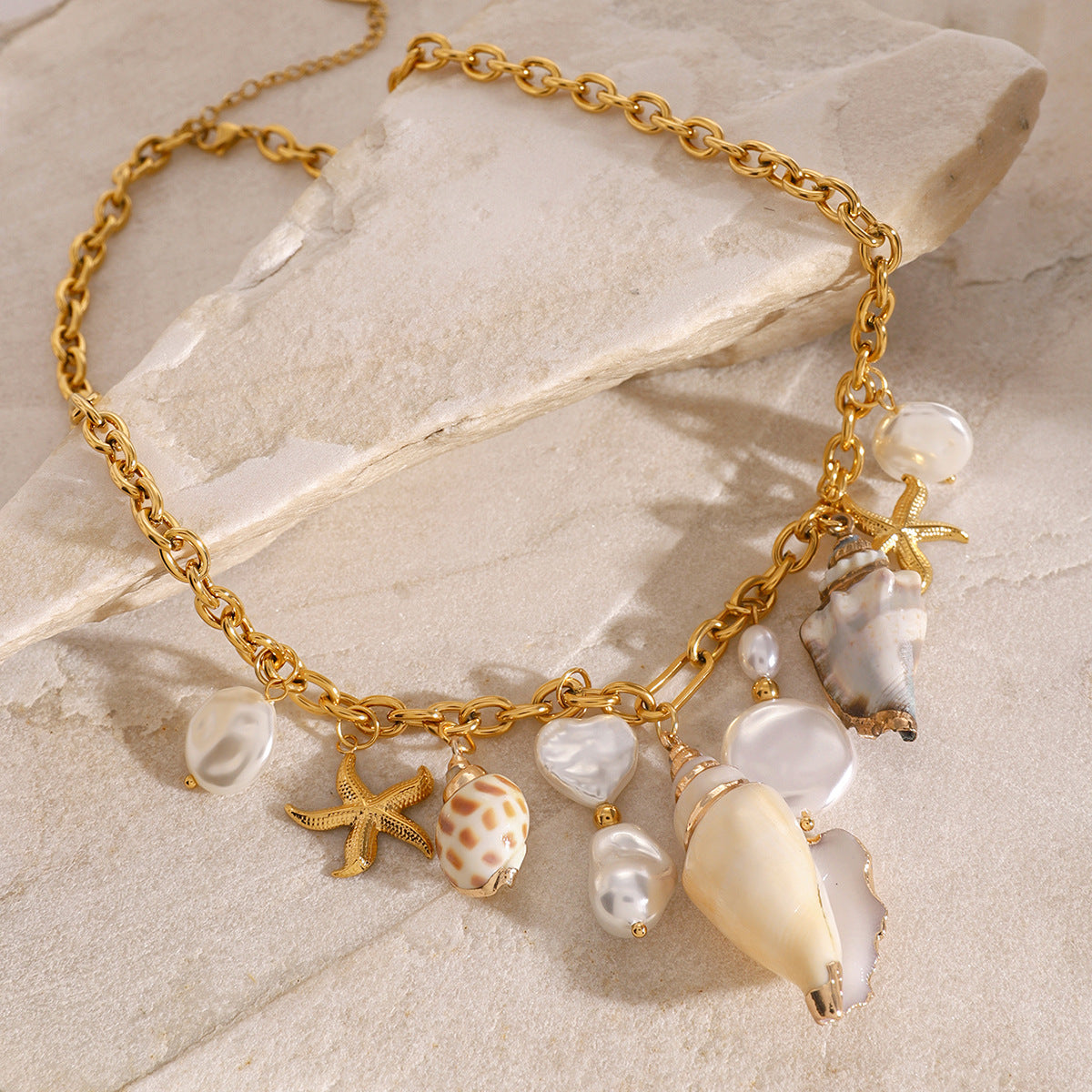 Stainless steel 18k gold-plated shell and pearl pendant necklace