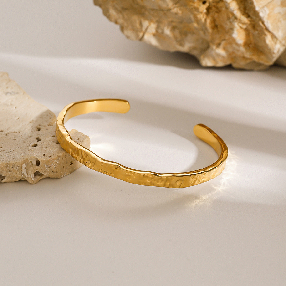 Stainless steel 18k gold-plated wave-patterned open-ended bracelet