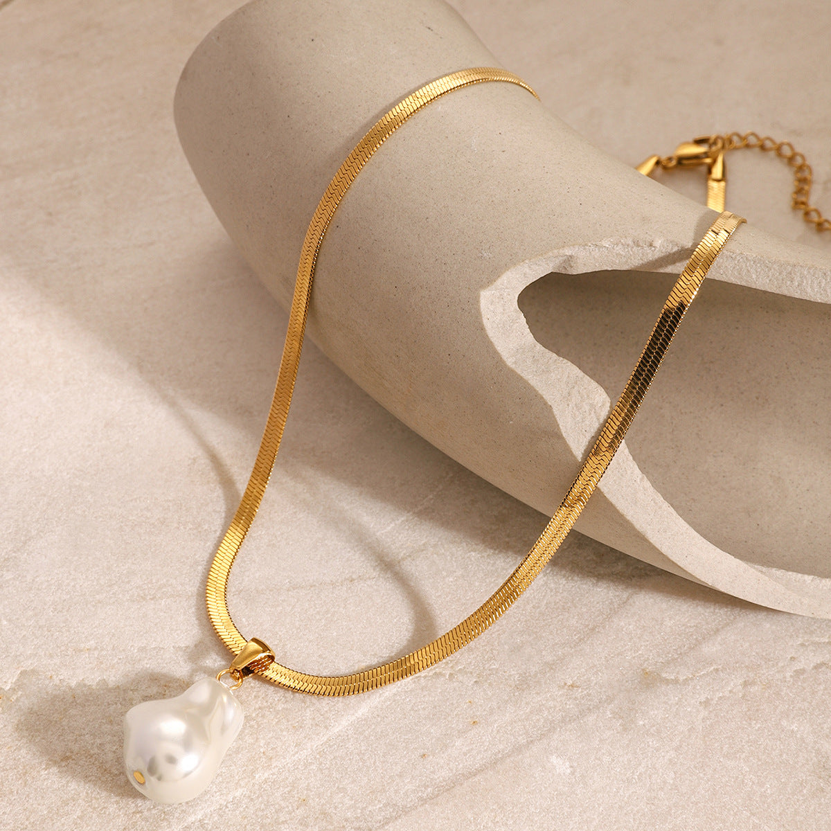 Stainless steel 18k gold-plated irregular pearl pendant neclace