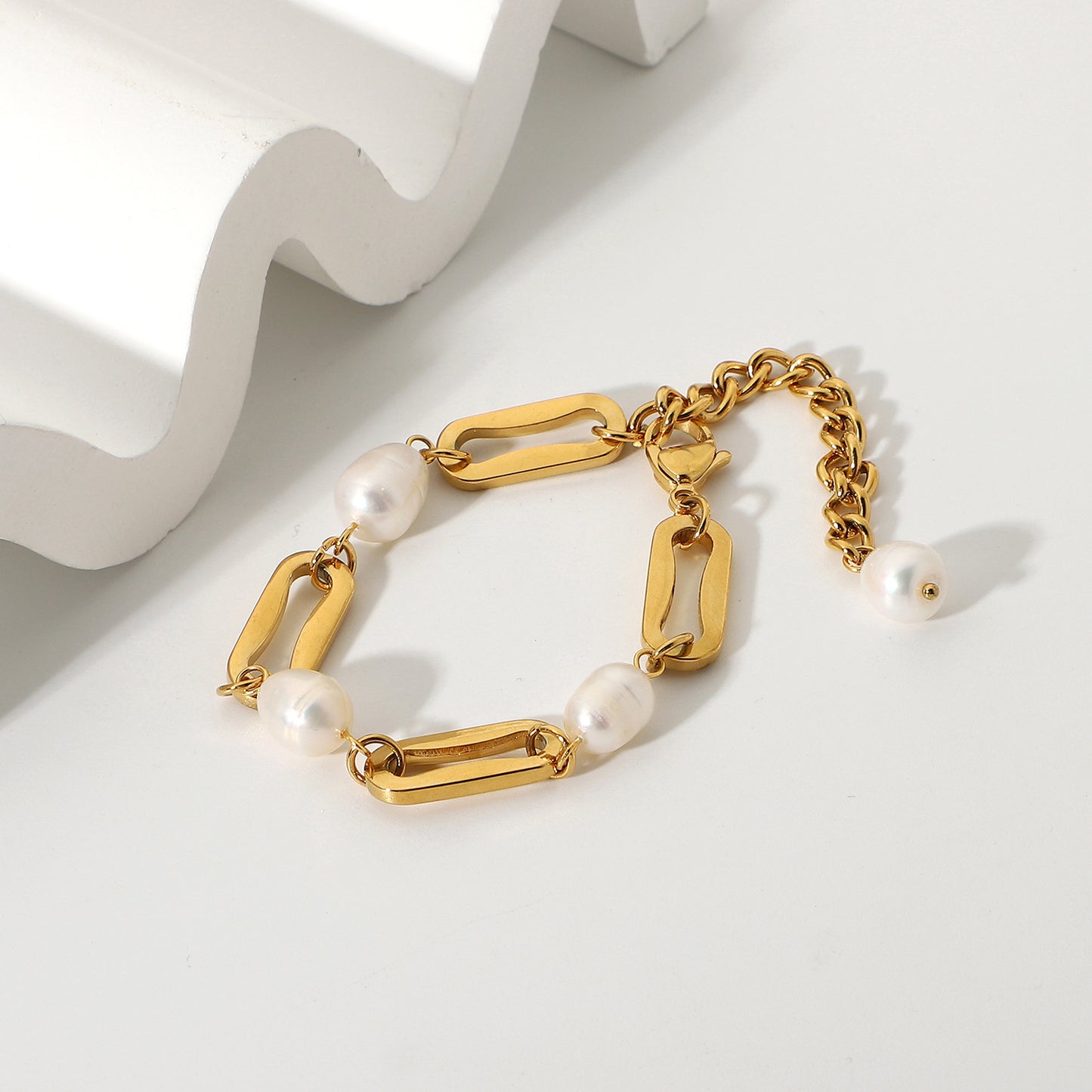 Stainless steel 18k gold-plated pearl bracelet