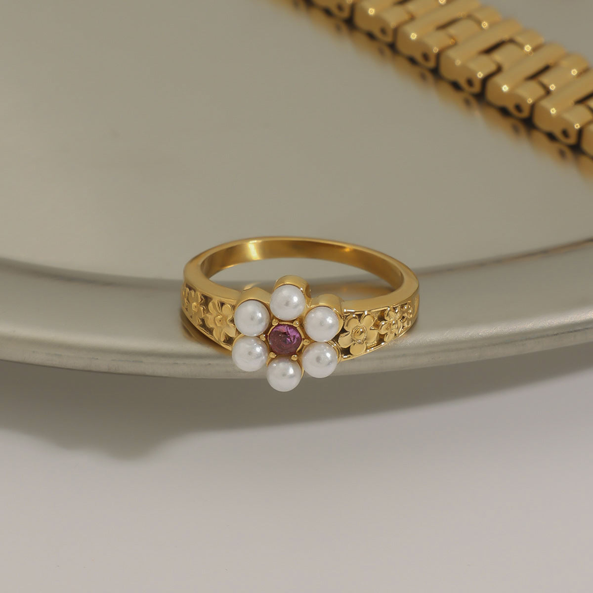 Stainless steel 18k gold-plated pearl flower ring