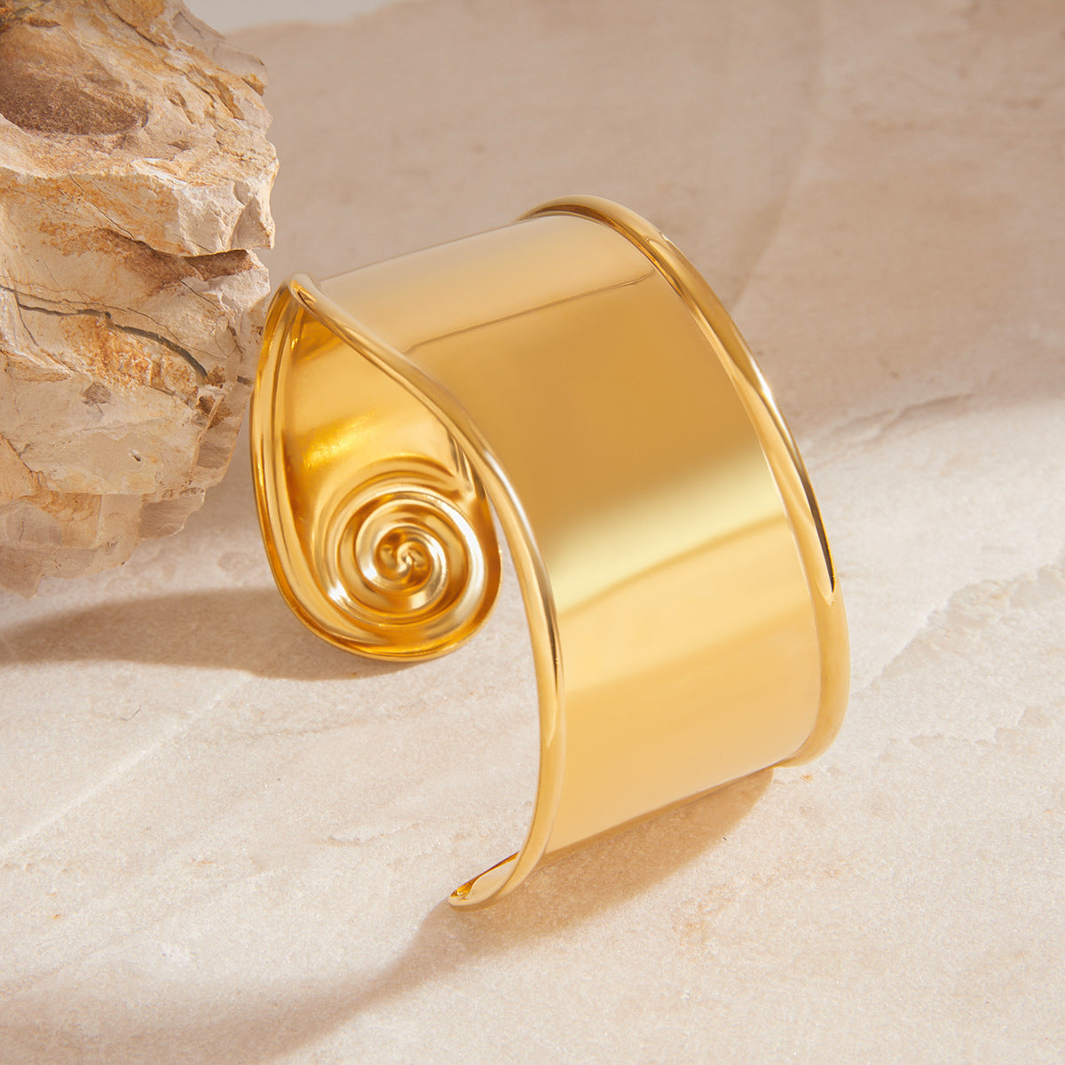 Stainless steel 18k gold-plated spiral smooth-surface bangle