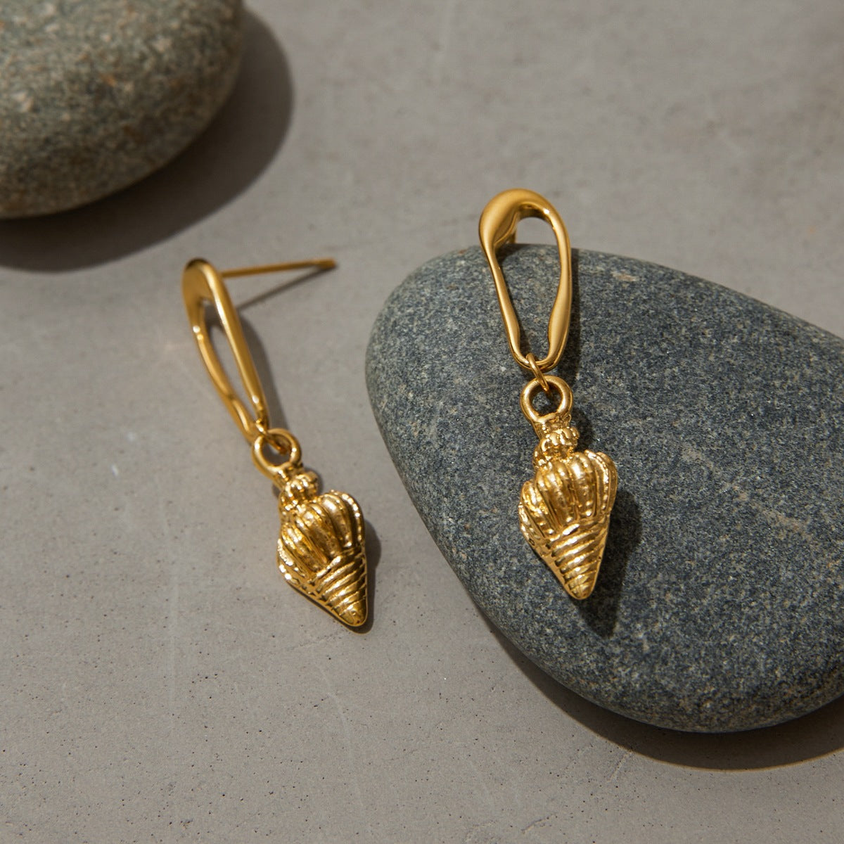 Stainless steel 18k gold-plated shell earrings