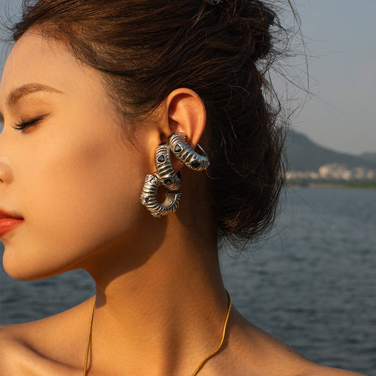 Stainless steel black cubic zirconia puffed texture ear clips