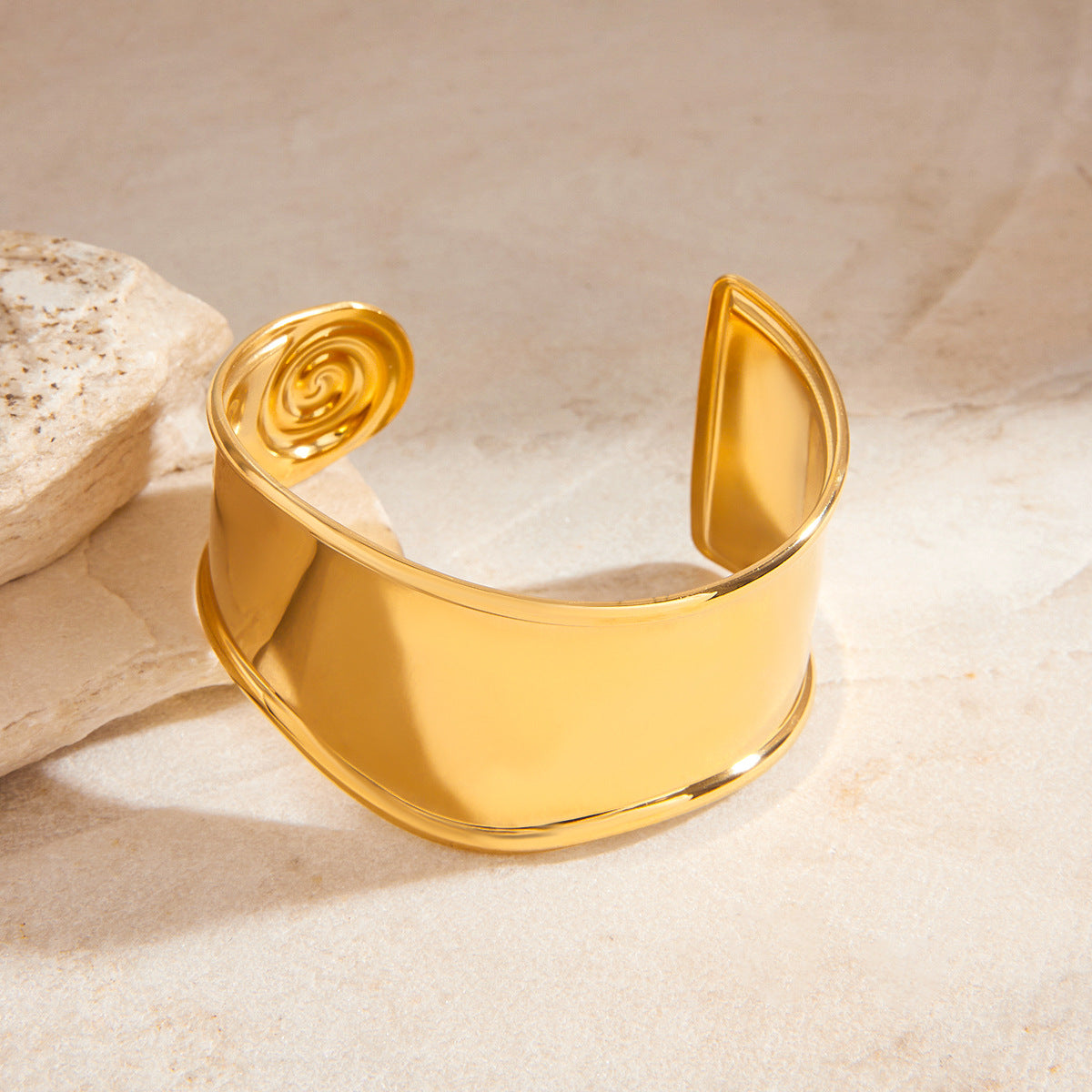 Stainless steel 18k gold-plated spiral smooth-surface bangle