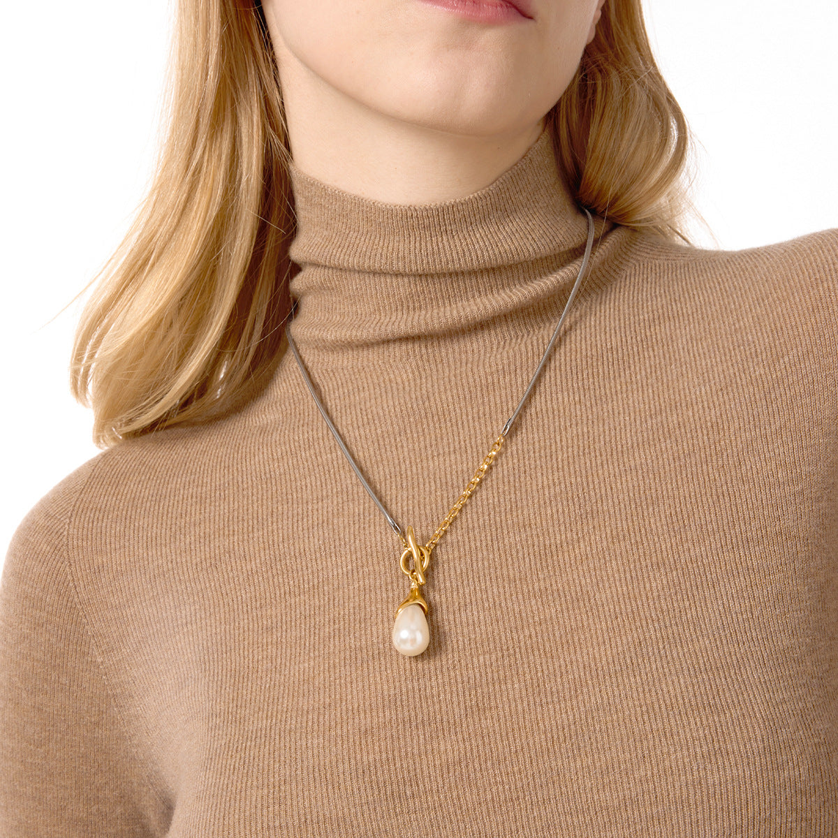Stainless steel pearl pendant necklace