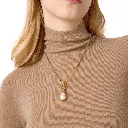 Stainless steel pearl pendant necklace