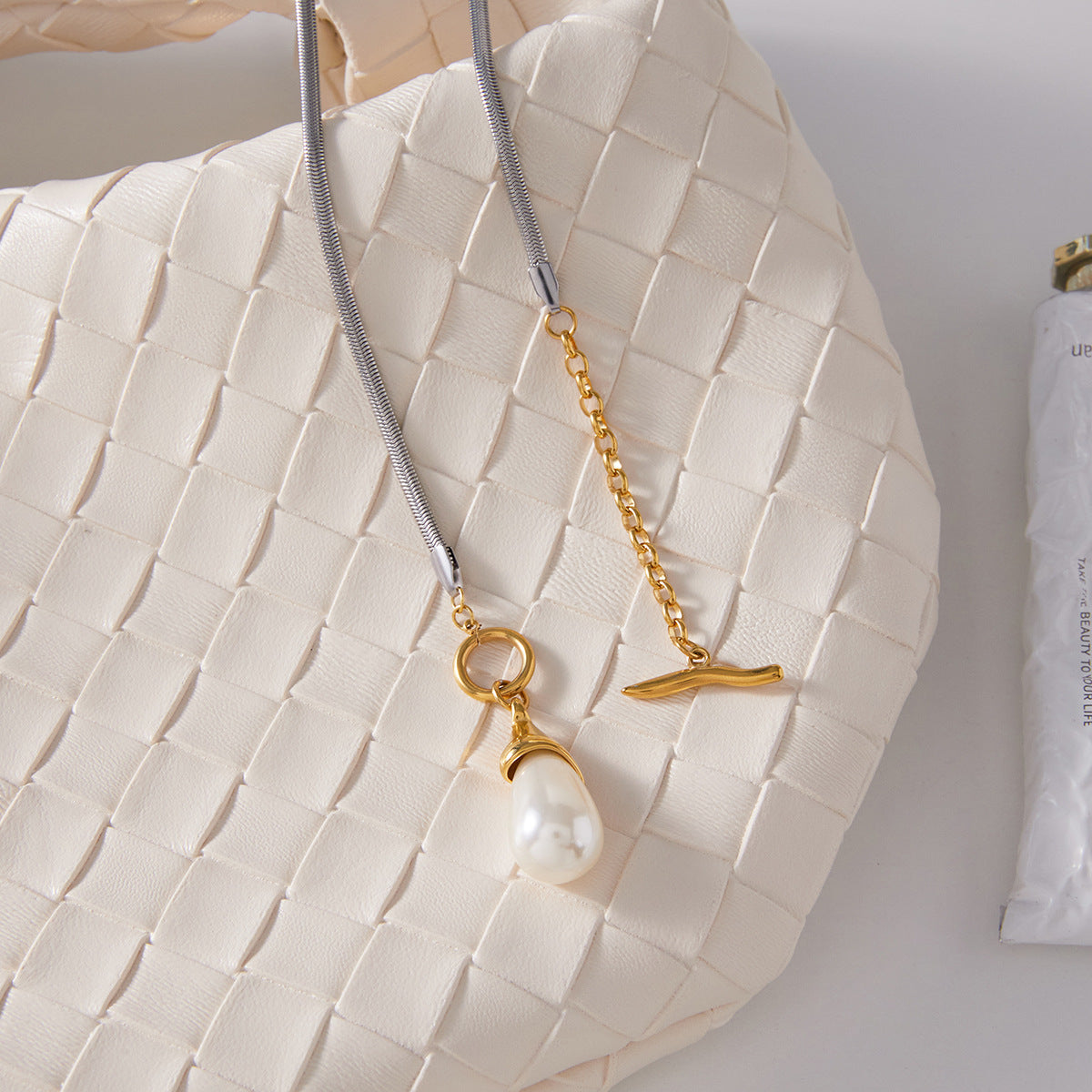 Stainless steel pearl pendant necklace