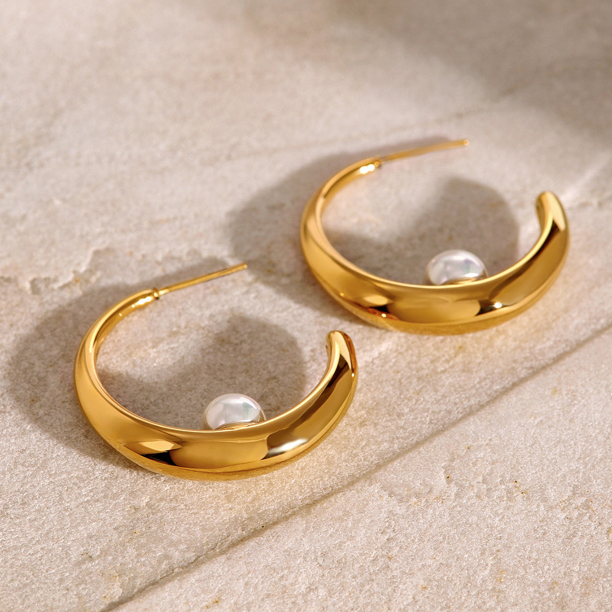Stainless steel 18k gold-plated pearl earrings